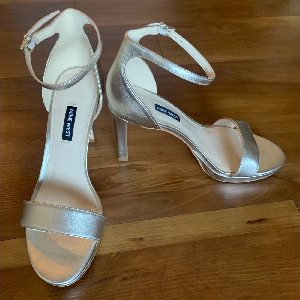 Nine West WNEDYN Gold Leather Heel, 9.5M